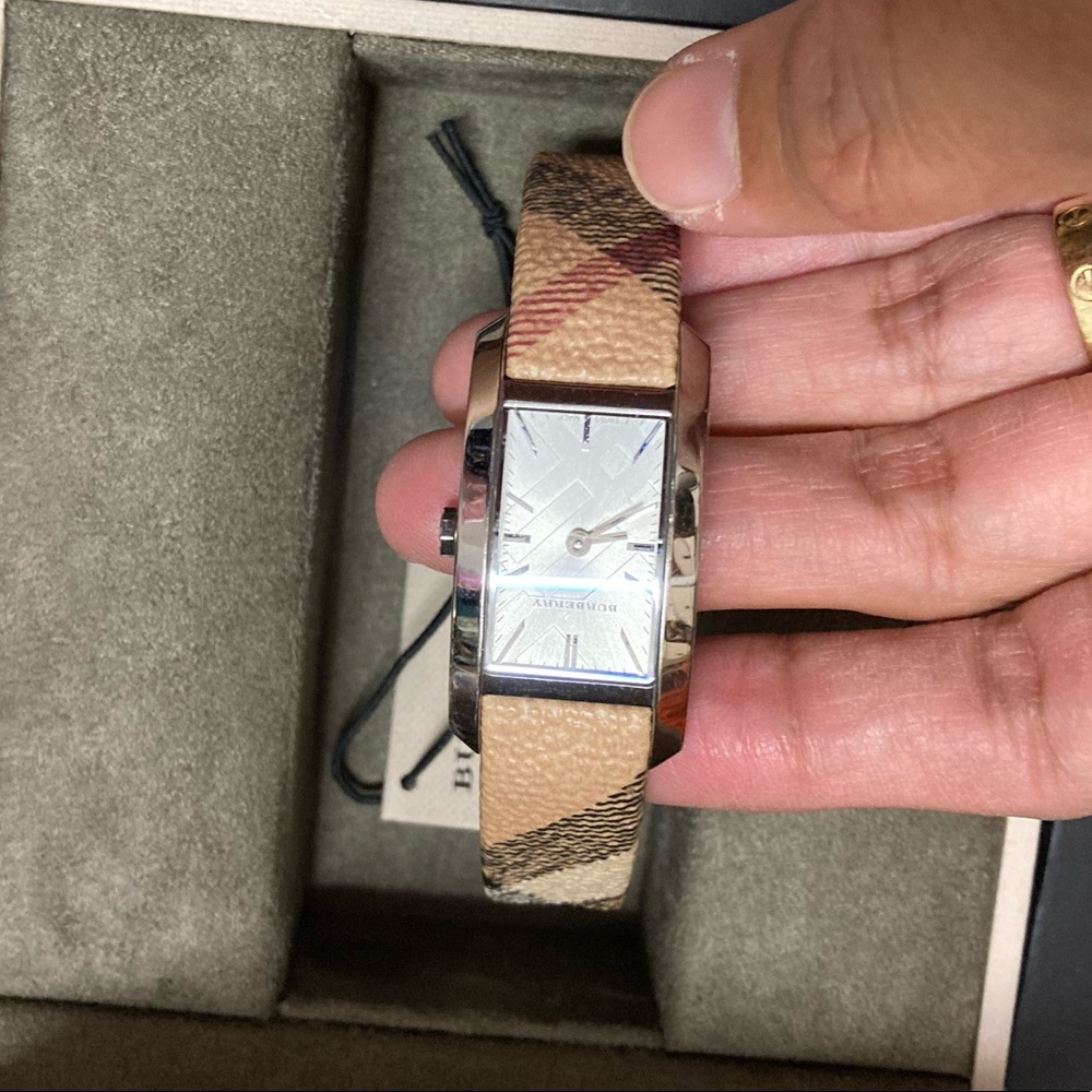 💯 Authentic Burberry watch